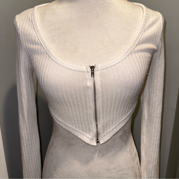 Shein White Zip-Up Crop Top - Picture 4 of 5